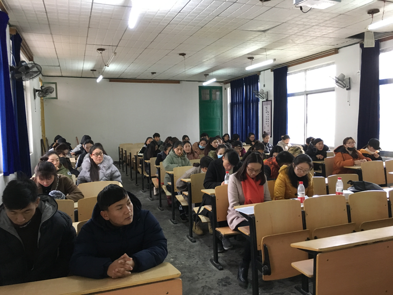 1513561574485098302.png 图一、考生在候测室观看测试培训视频.png